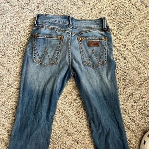 Wrangler womens size 5/6 good condition.
